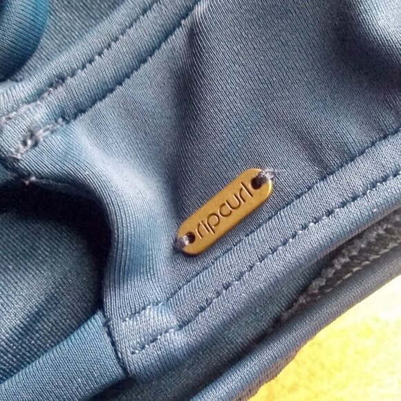 NWT Rip Curl ~ My Bikini ~ Blue Top ~ XS ~ Removable Padding ~ MSRP $39.95 - Picture 3 of 10